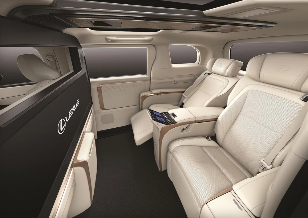 เปิดตัว The All-New Lexus LM