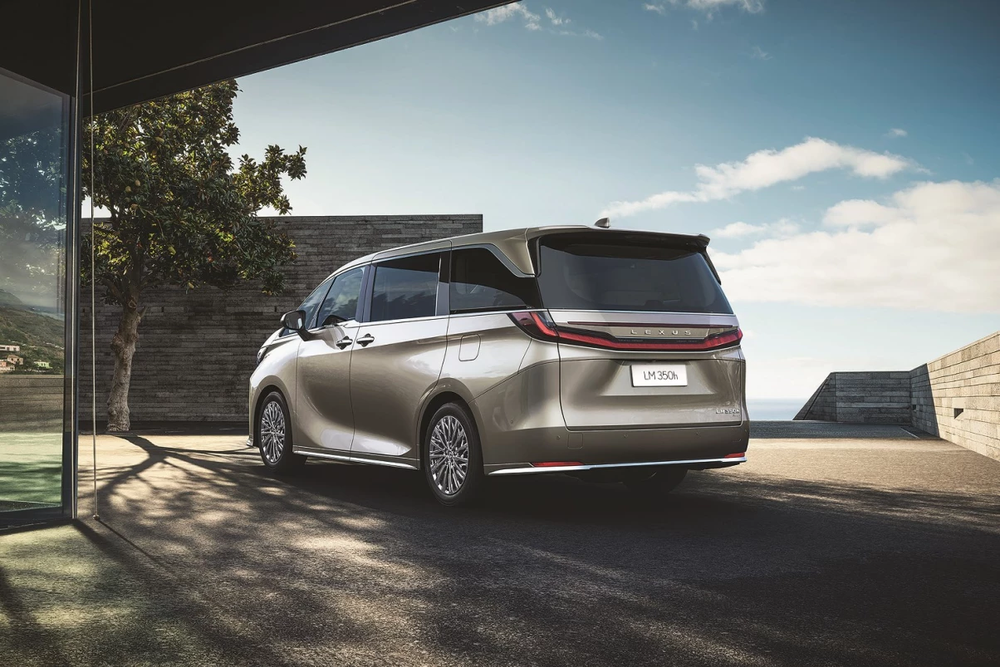 เปิดตัว The All-New Lexus LM