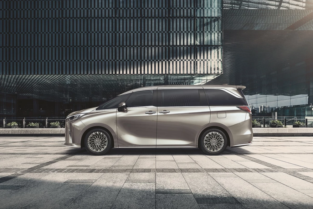 เปิดตัว The All-New Lexus LM