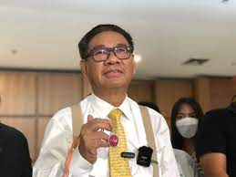 ภาพ นายสมชัย ศรีสุทธิยากร จากแฟ้ม