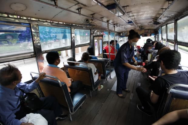 สาวญี่ปุ่นรีวิวรถเมล์ไทยแบบเรียล ๆ เสี่ยงชีวิต-กฎระเบียบไม่มี อ่านแล้วจี้ใจดำทุกข้อ