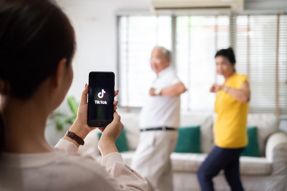 ไทยเสพข่าวจาก TikTok มากสุดในโลก! สื่อนอกชี้ อย่าหวังให้คนรุ่นใหม่อ่านมากกว่าดู