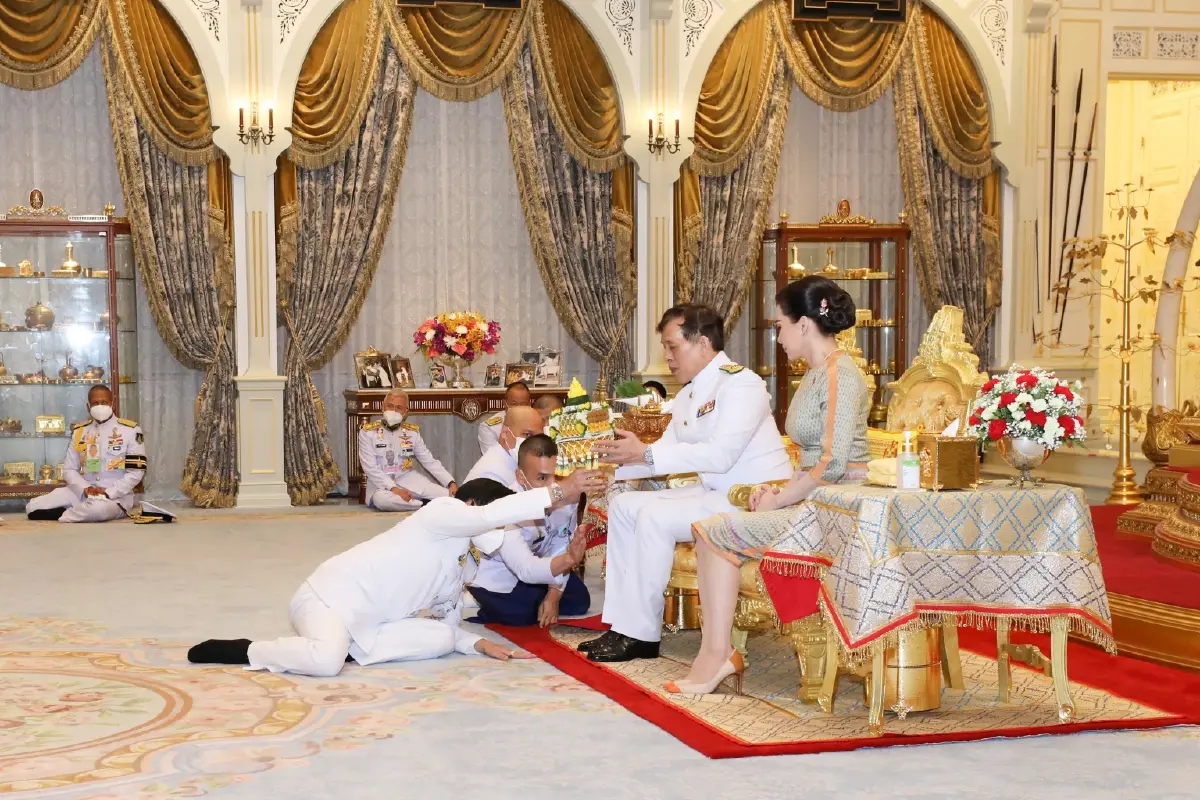 ในหลวง พระราชทานพระบรมราชวโรกาสให้ ทูตไทยเฝ้าฯ ในโอกาสที่จะเดินทางไปปฏิบัติหน้าที่