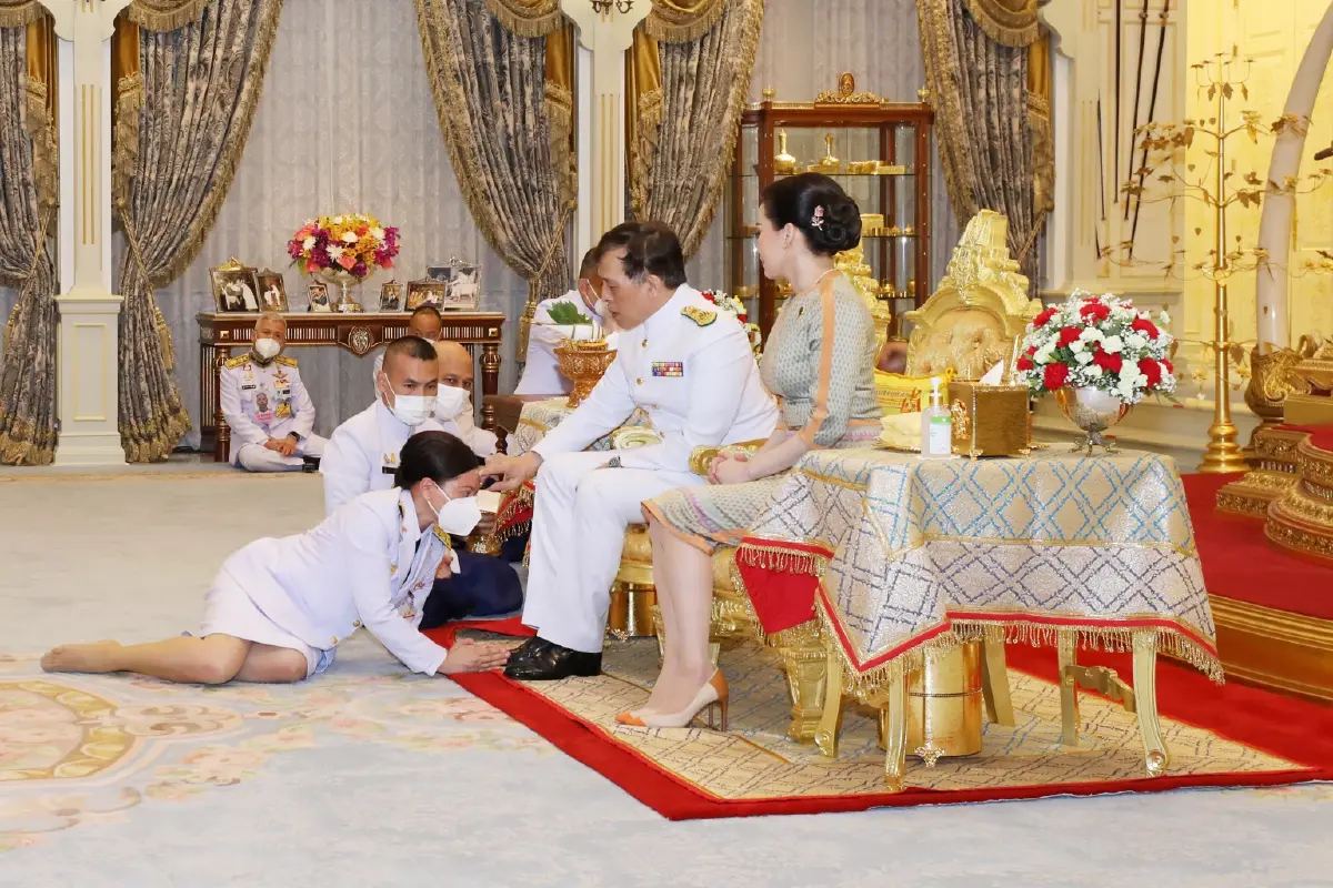 ในหลวง พระราชทานพระบรมราชวโรกาสให้ ทูตไทยเฝ้าฯ ในโอกาสที่จะเดินทางไปปฏิบัติหน้าที่
